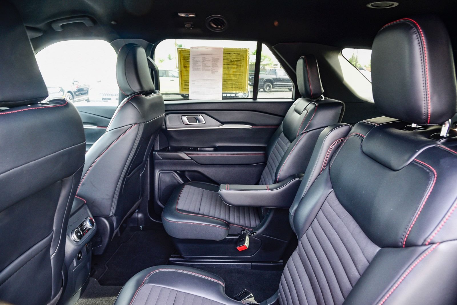 2025 Ford Explorer ST-LINE - Photo 17