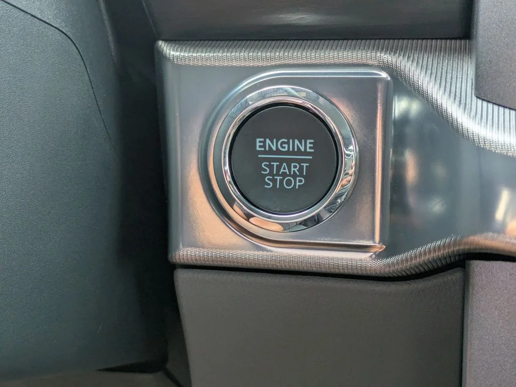 New 2026 Iconic Silver Metallic Ford Lariat image 32