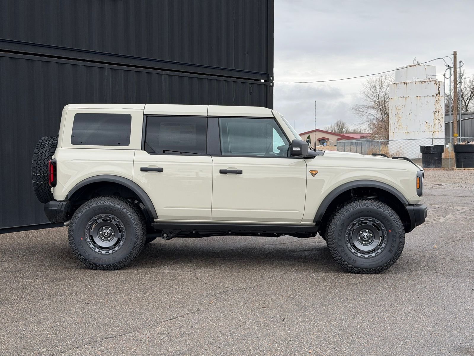 View vehicle photo 6