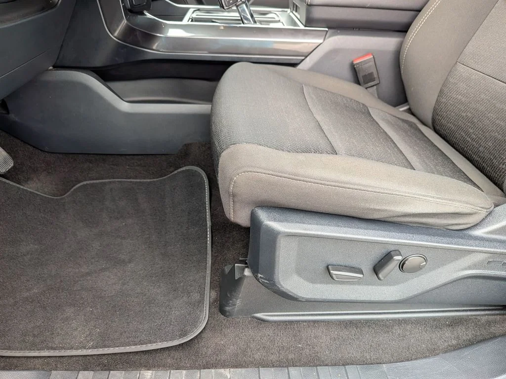 Used 2023 Silver Ford XLT image 14