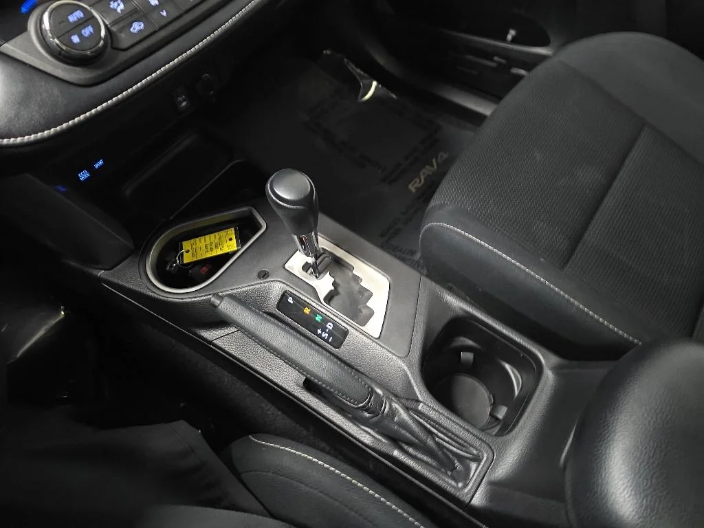 Used 2018 Gray Toyota XLE image 27