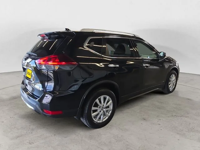 Used 2019 Black Nissan S image 5