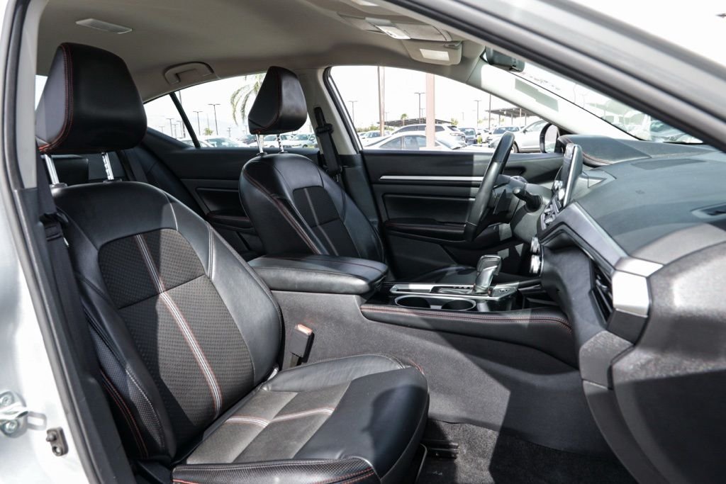 Used 2024 Silver Nissan 2.5 SR image 19