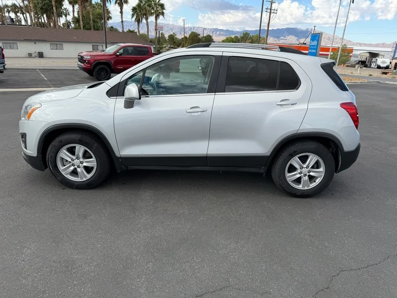 Used 2015 SILVER ICE METALLIC Chevrolet LT image 6