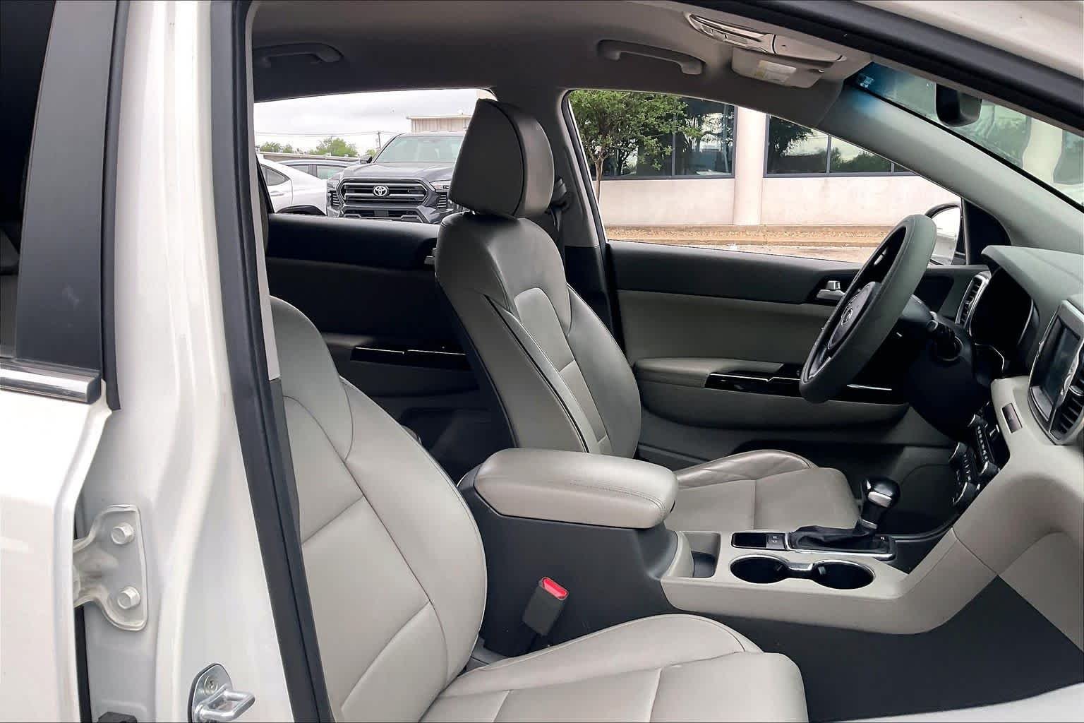 Used 2018 Snow White Pearl Kia EX image 9