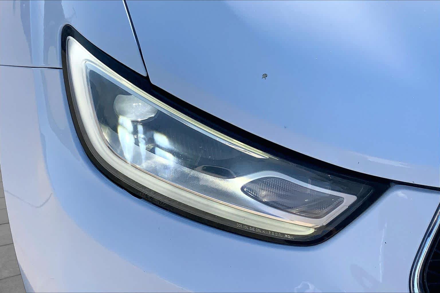 Used 2023 Bright White Clearcoat Chrysler Touring L image 27