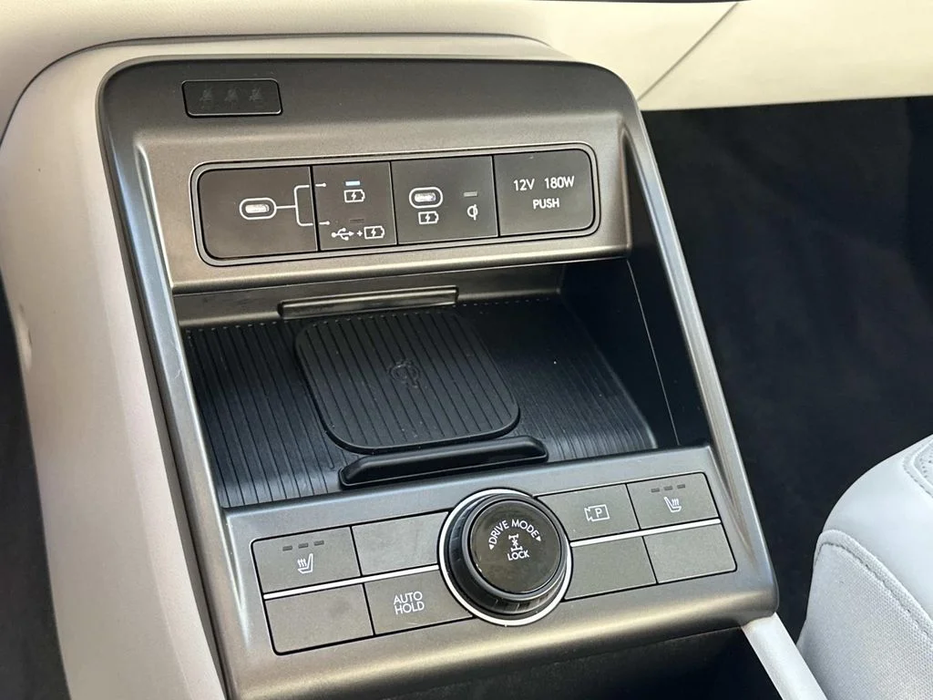 Used 2026 Gray Hyundai SEL Premium image 24