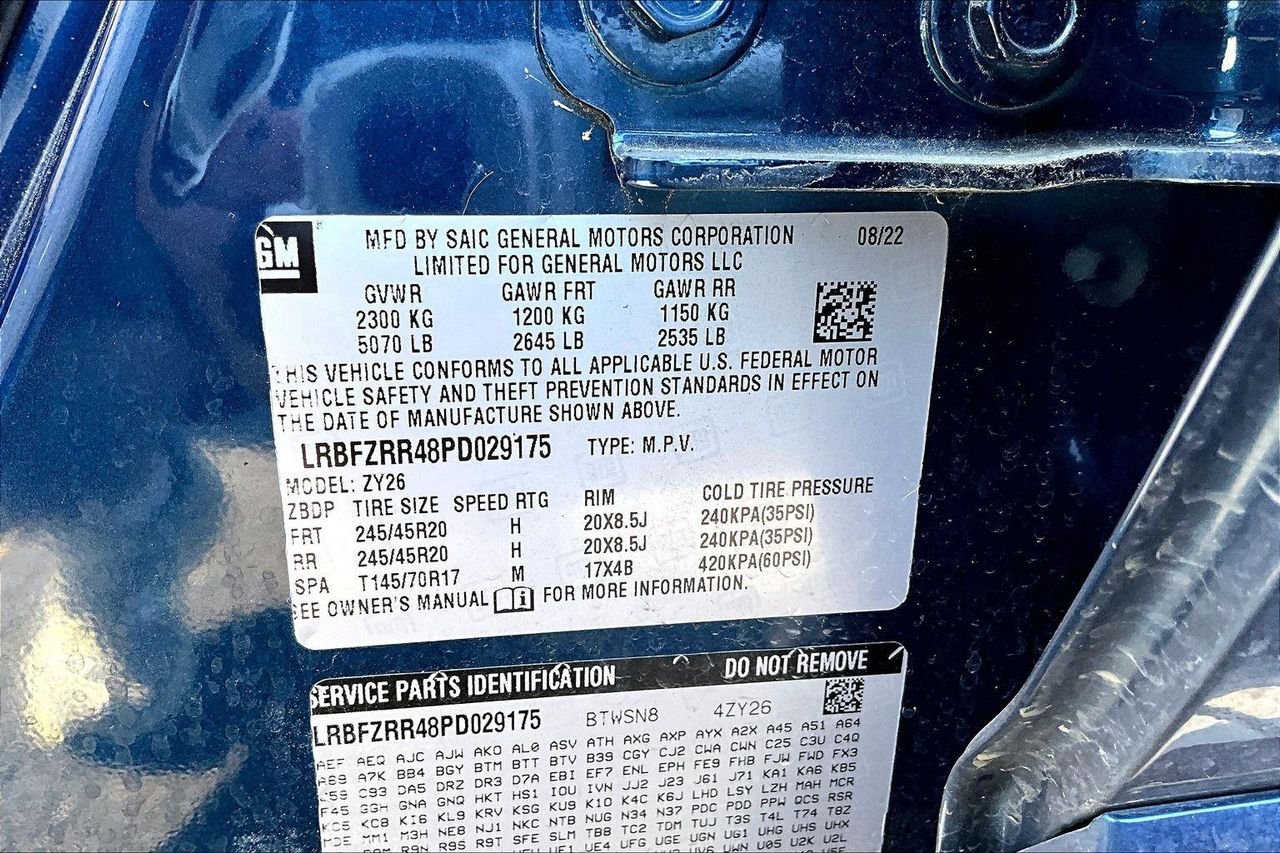 Used 2023 Sapphire Metallic Buick Avenir FWD image 3