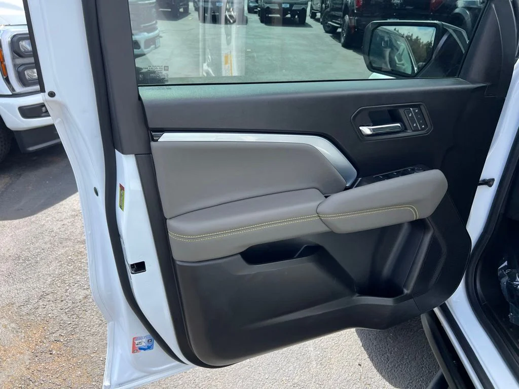 2025 Chevrolet Colorado ZR2 - Photo 10