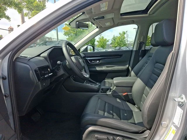 Used 2026 Solar Silver Metallic Honda EX-L image 13