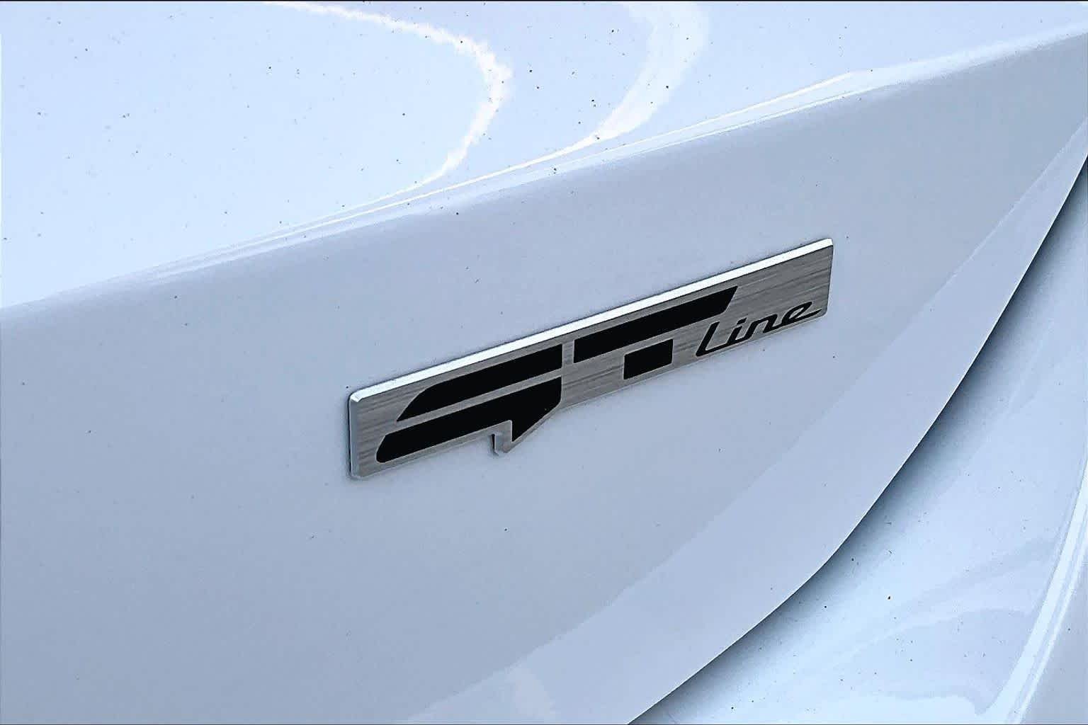 Used 2023 Glacial White Pearl Kia GT-Line image 10