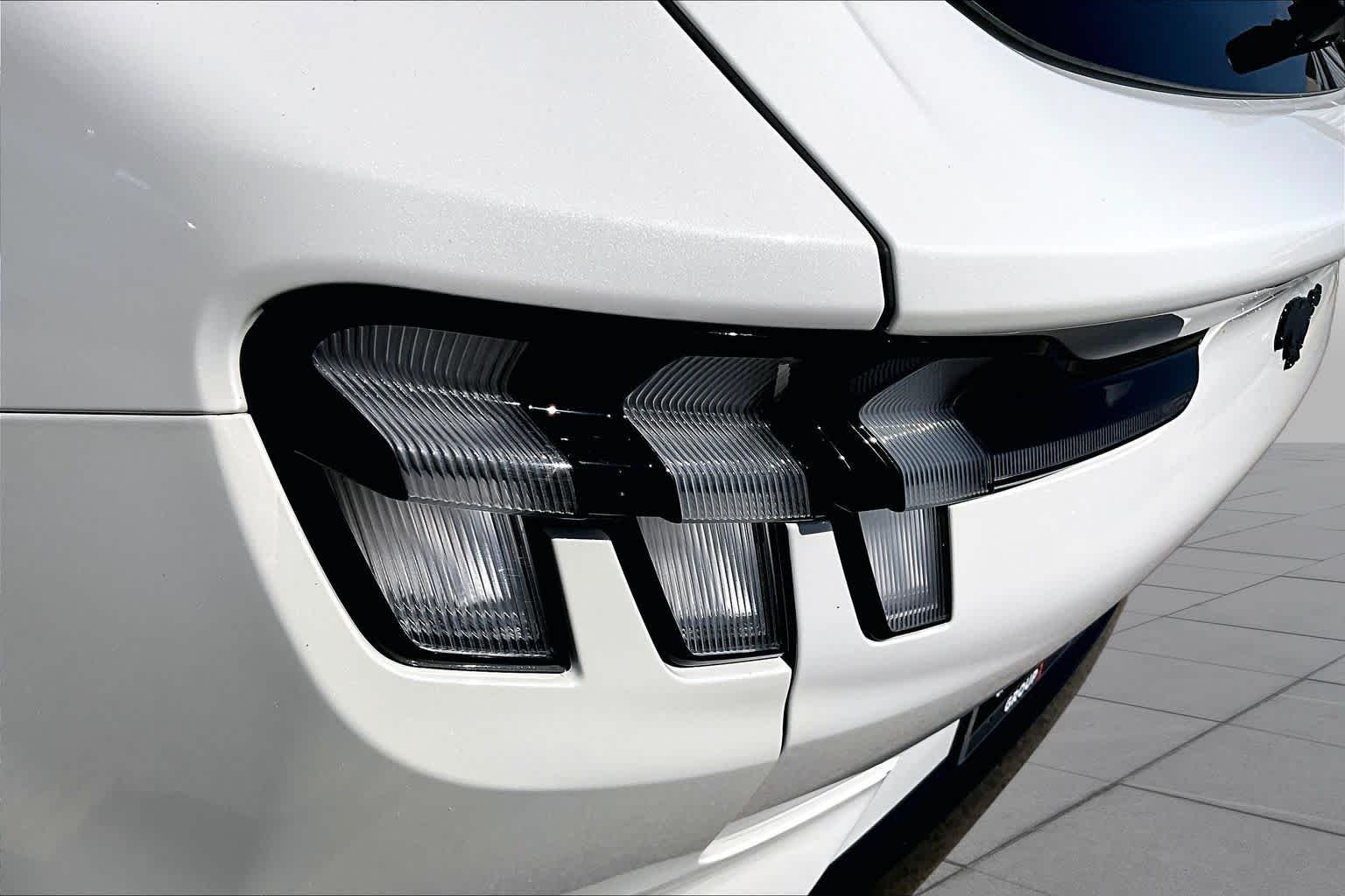 Used 2023 Star White Metallic Tri-Coat Ford Premium image 27