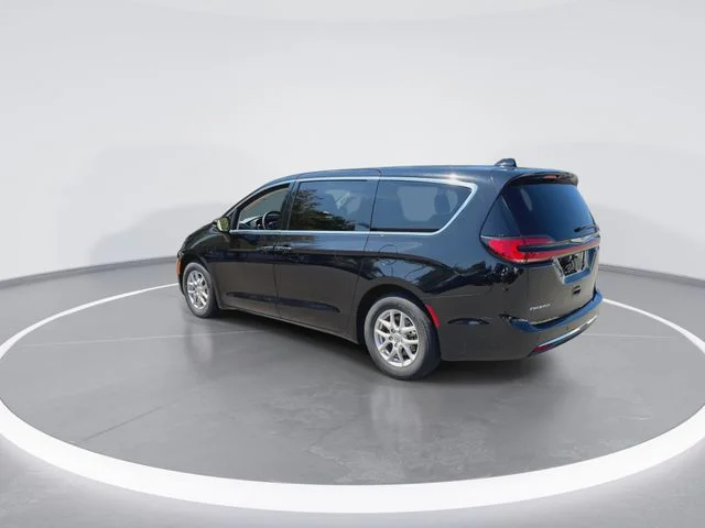 Used 2024 Black Chrysler Touring L image 6