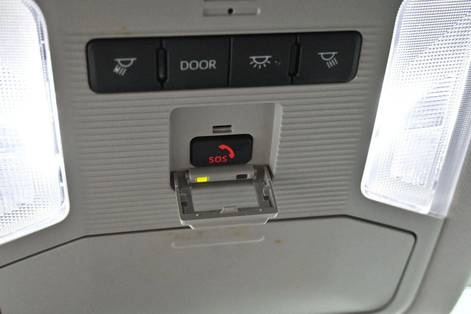 Used 2022 White Toyota XLE image 28