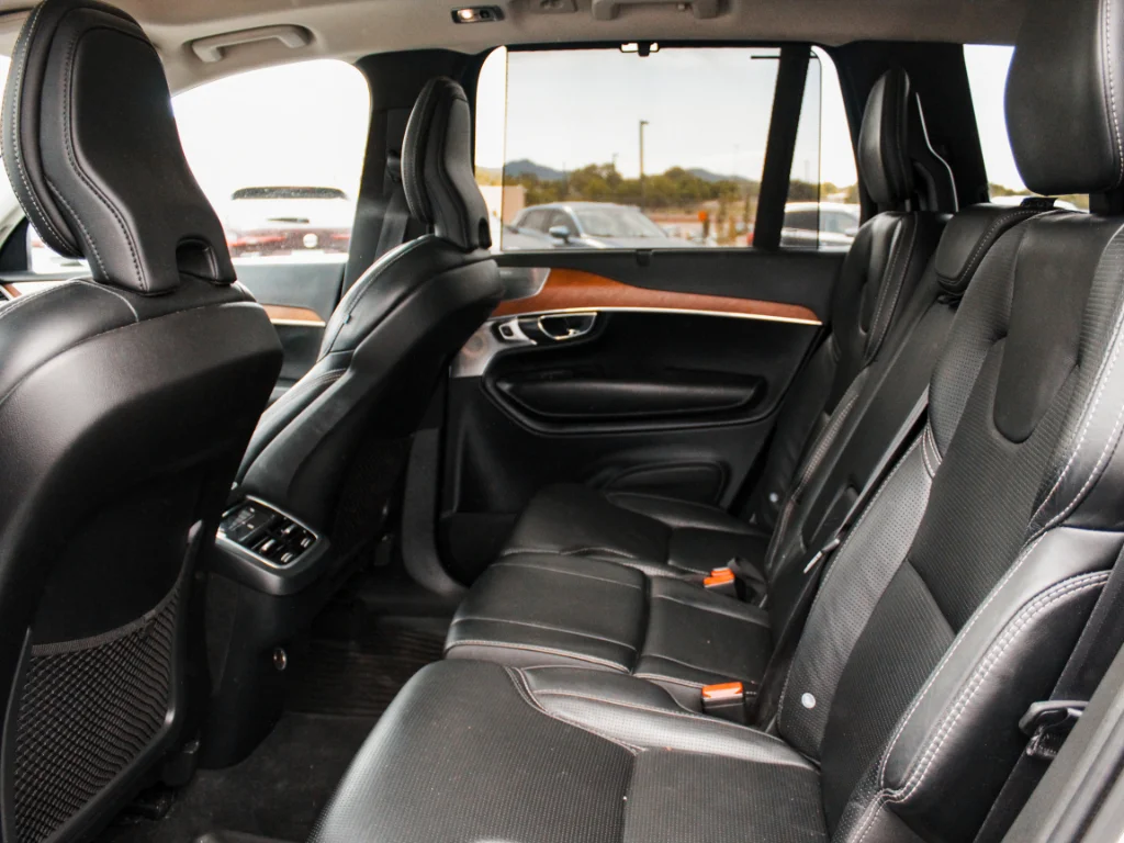 Used 2019 Crystal White Pearl Metallic Volvo Inscription image 24