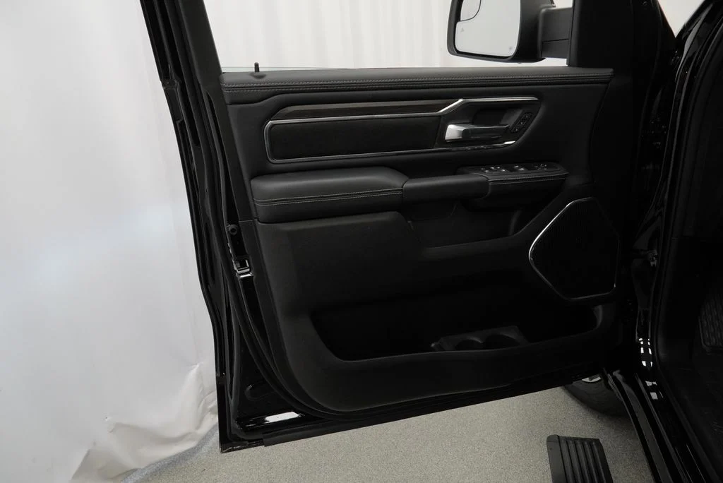 New 2027 Diamond Black Crystal Pearl-Coat Exterior Paint RAM Laramie image 26
