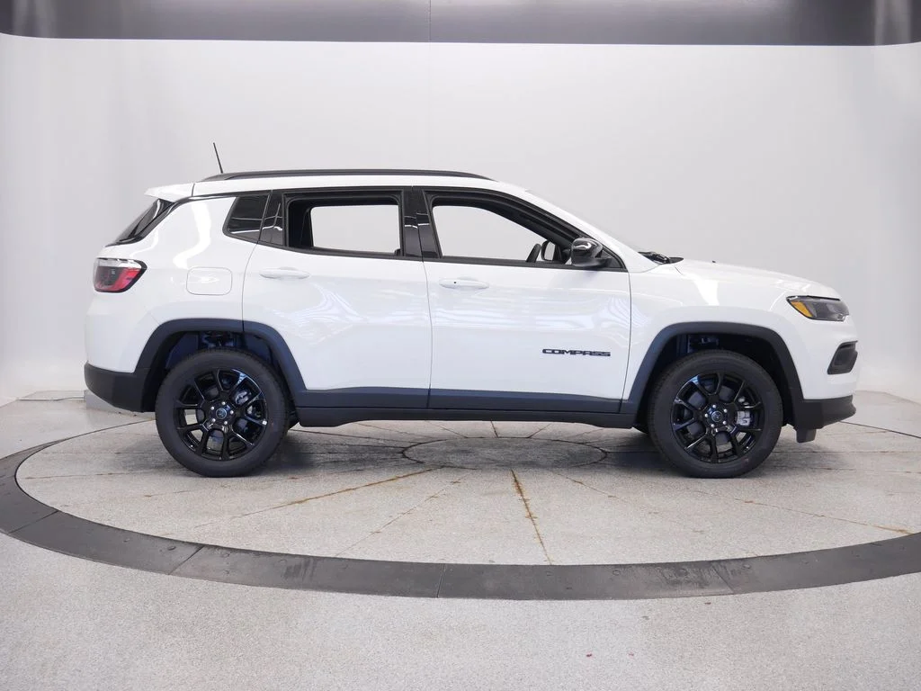 New 2026 Bright White Clearcoat Jeep Latitude image 8