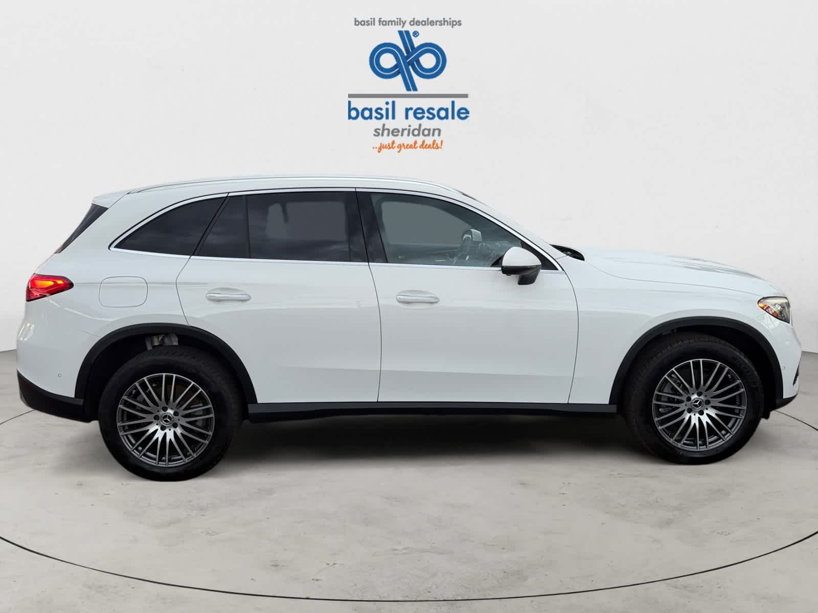 Used 2025 Polar White Mercedes-Benz GLC 300 image 8