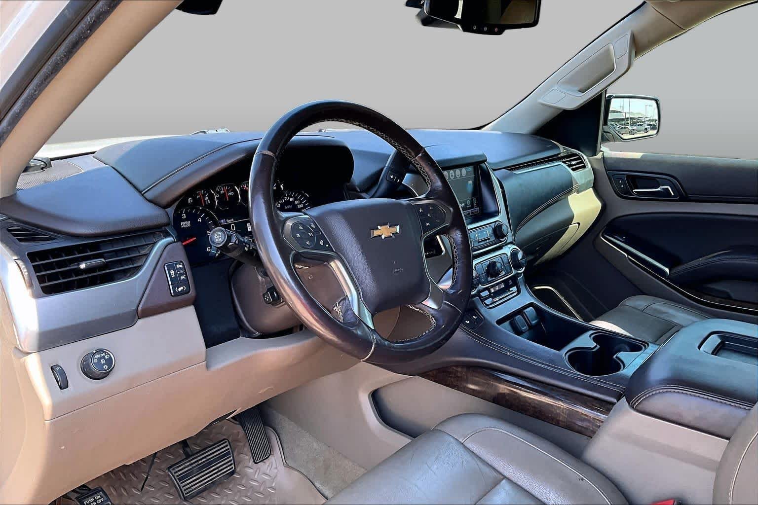 Used 2018 Iridescent Pearl Tricoat Chevrolet LT image 16
