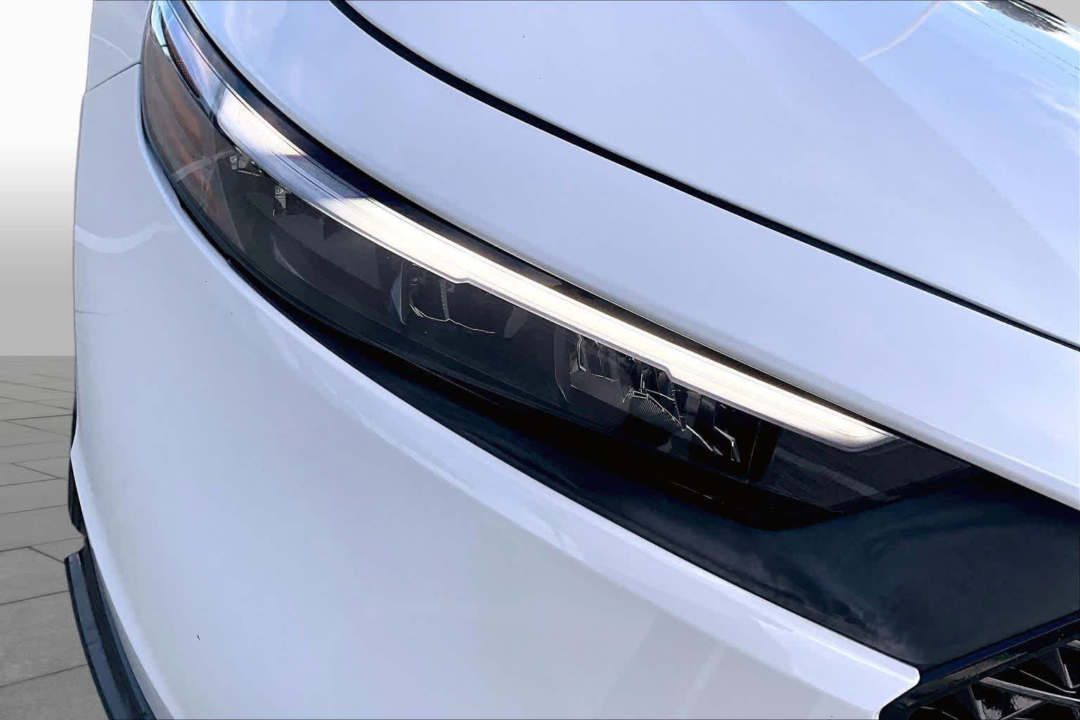Used 2023 Platinum White Pearl Honda EX image 24