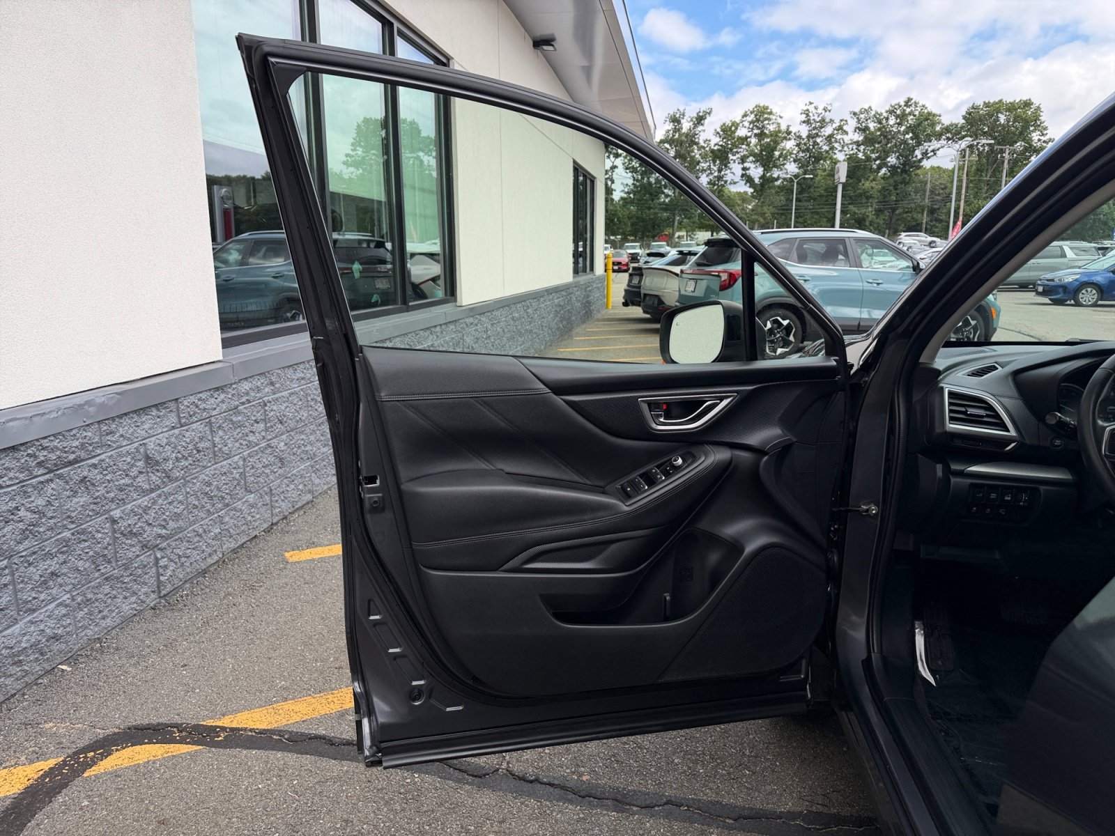 Used 2020 Magnetite Gray Metallic Subaru Limited image 29