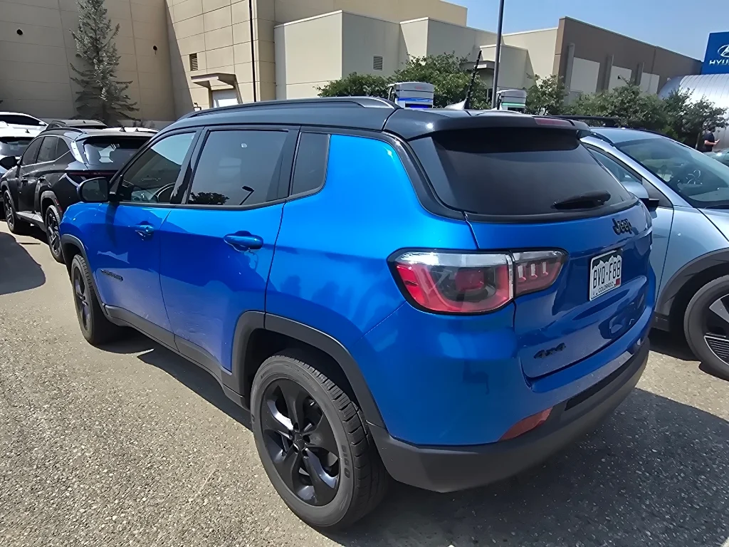 Used 2019 Laser Blue Pearlcoat Jeep Altitude image 13