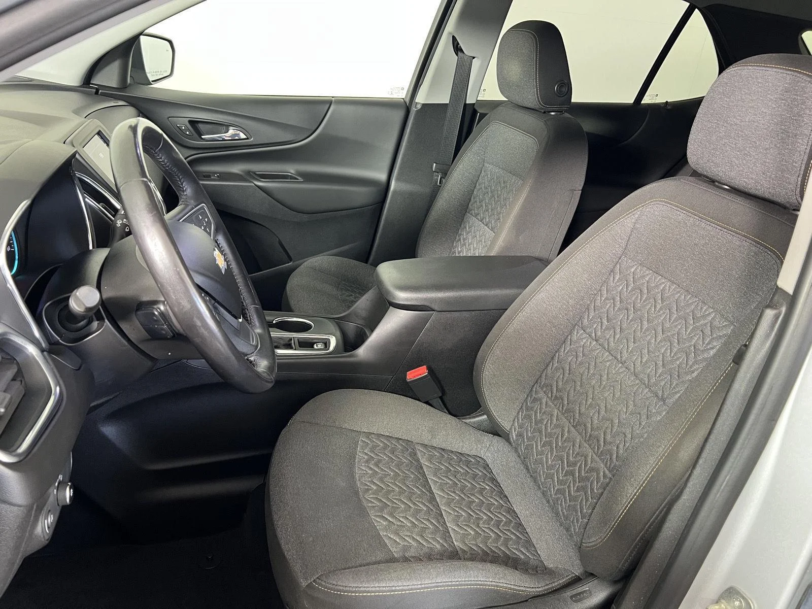Used 2022 Silver Ice Metallic Chevrolet LT image 6
