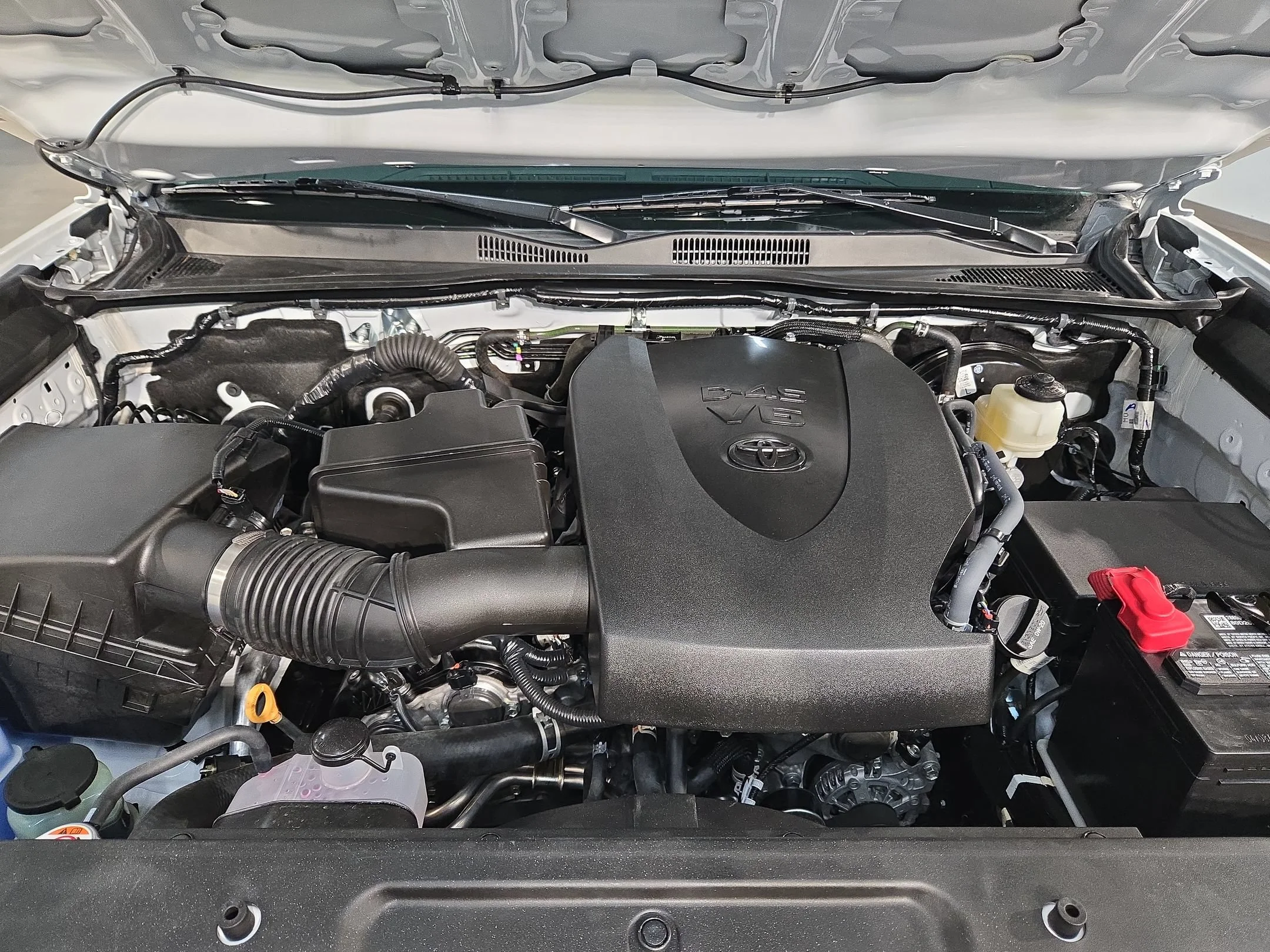 Used 2022 White Toyota SR5 image 19