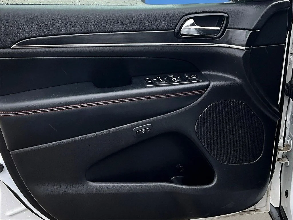 Used 2020 White Jeep Trailhawk image 24