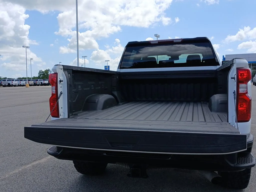 Used 2024 White Chevrolet Custom image 27