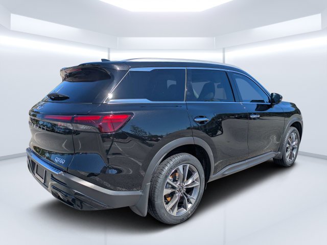 Used 2024 Black INFINITI LUXE image 3