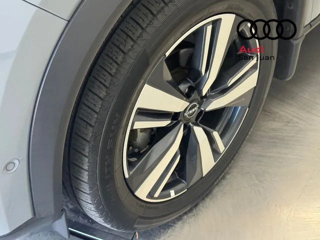 Used 2022 Gray Nissan SL image 5