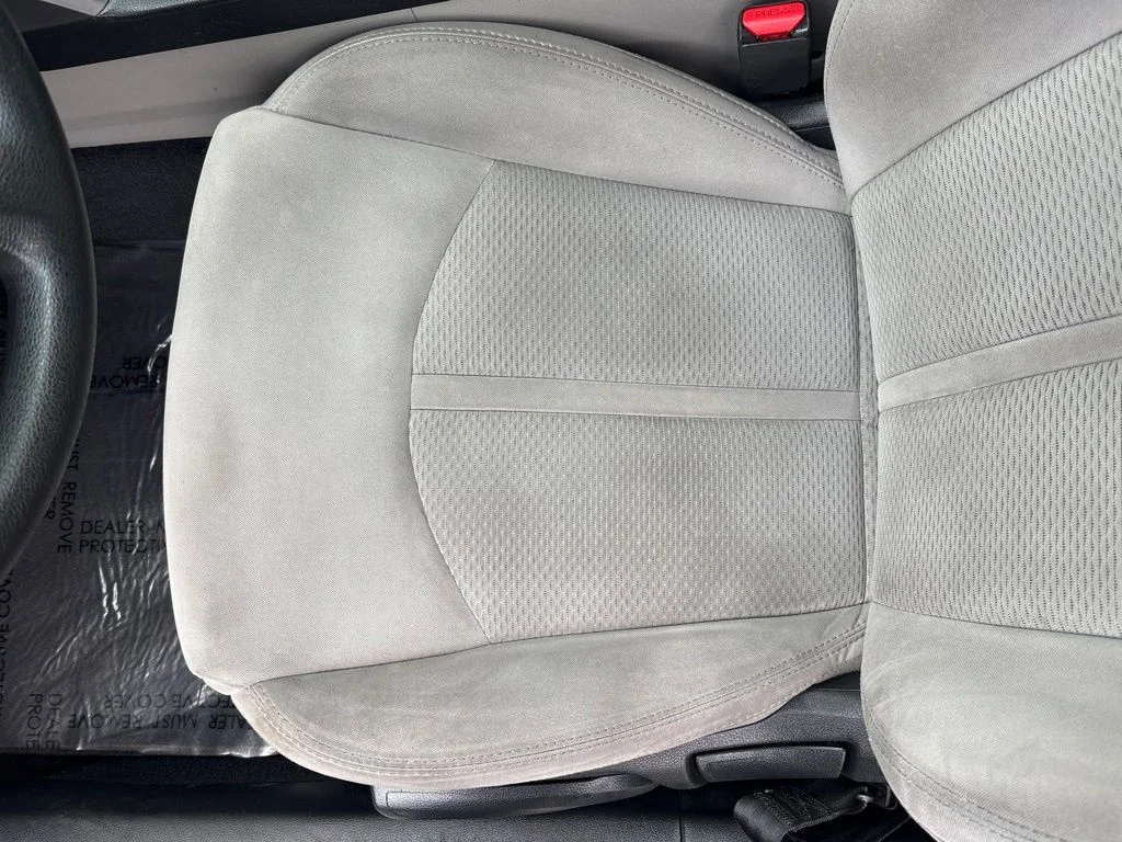 Used 2016 Silver Hyundai SE image 14
