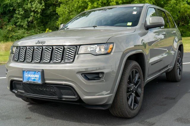 Used 2019 Gray Jeep Altitude image 2