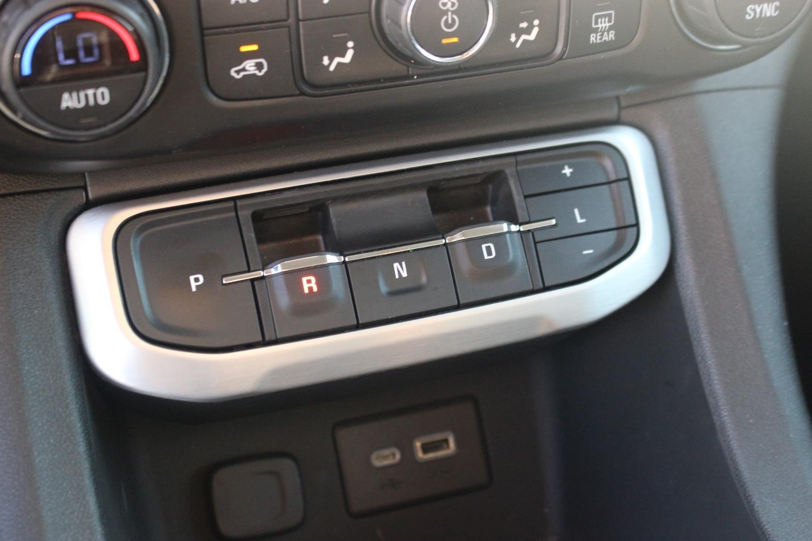 Used 2021 Summit White GMC SLE image 28