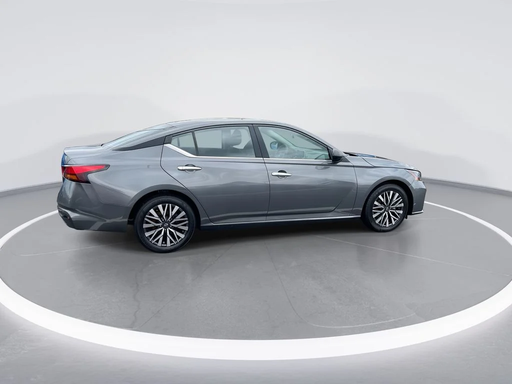 Used 2025 Gray Nissan 2.5 SV image 9