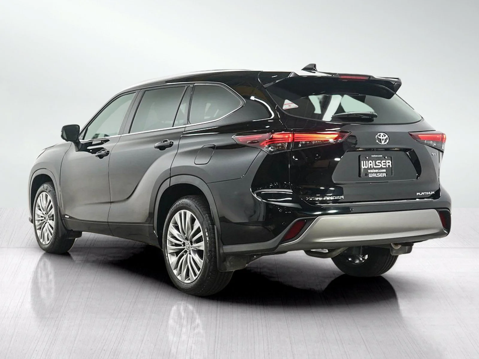 Used 2026  Toyota Hybrid Platinum image 3