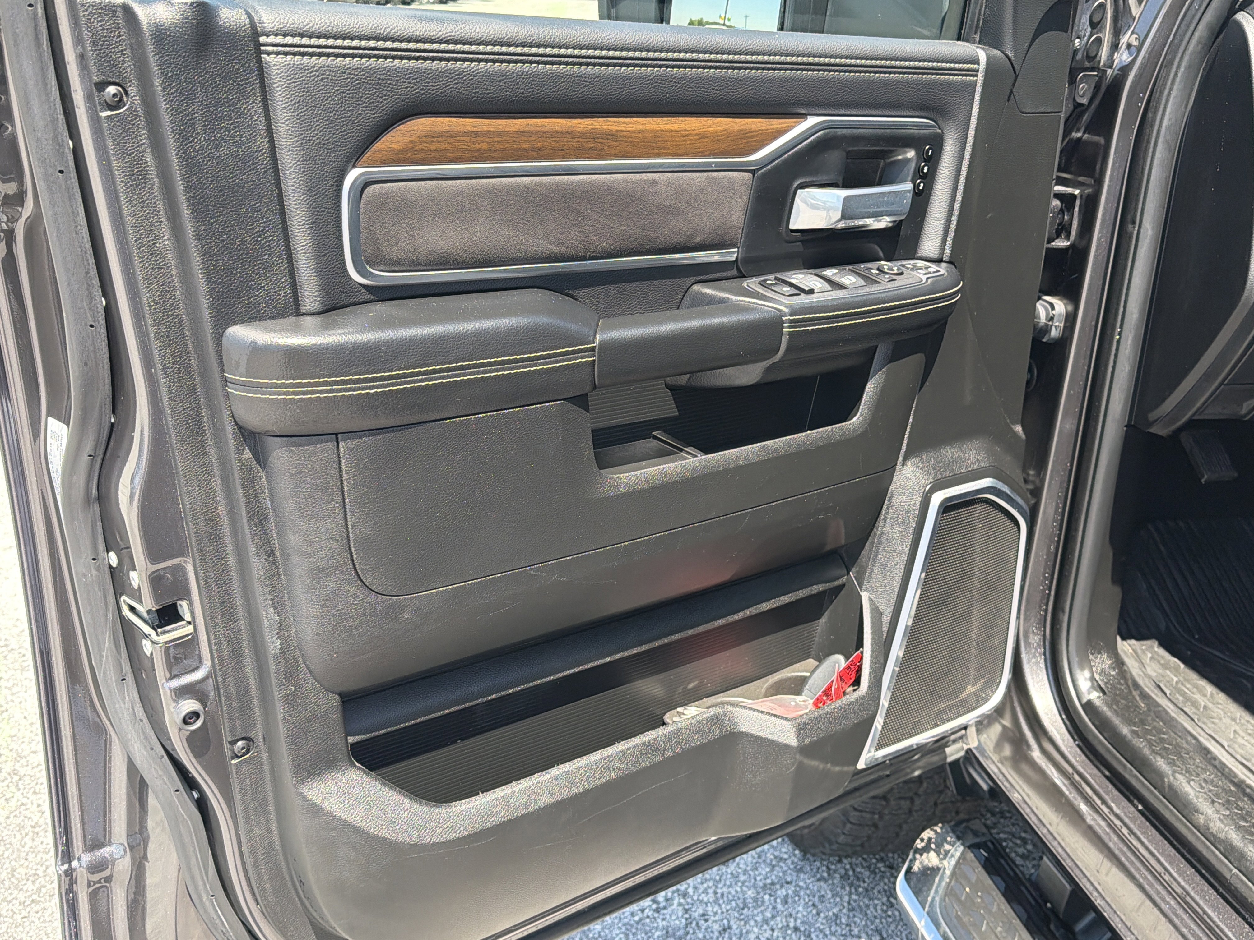Used 2024 Granite Crystal Metallic Clearcoat Ram Laramie image 11