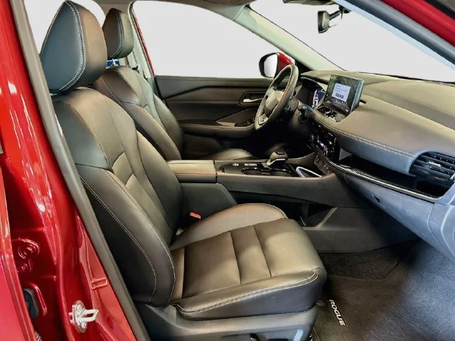 Used 2025 Red Nissan SL image 15