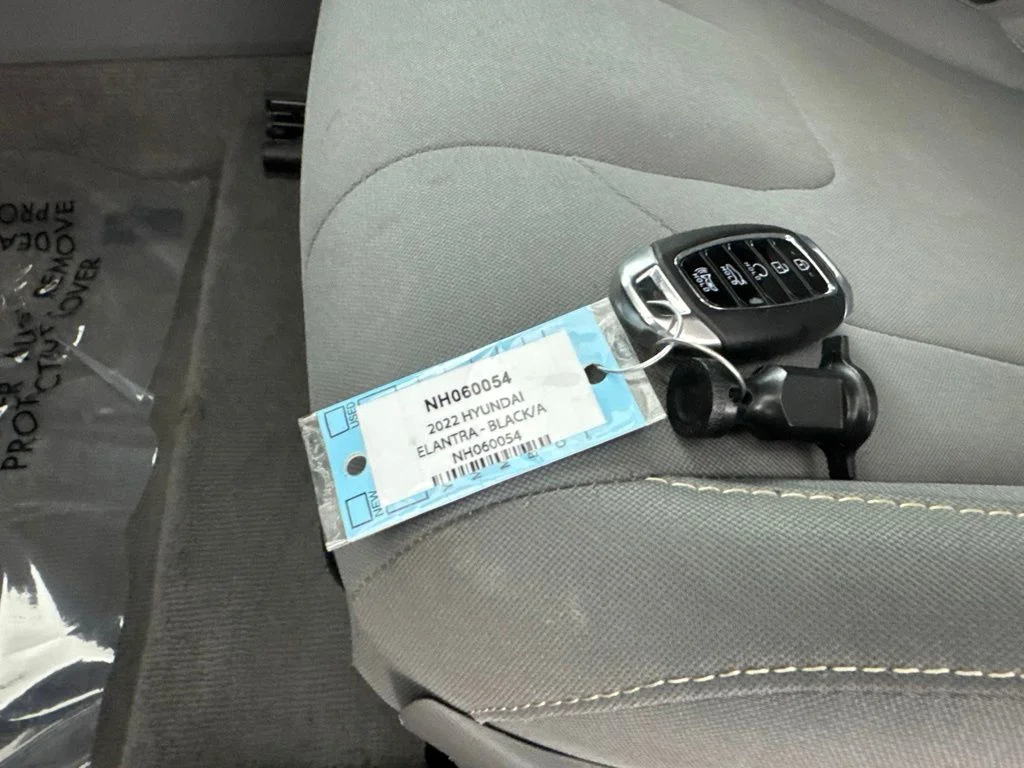Used 2022 Black Hyundai SEL image 31