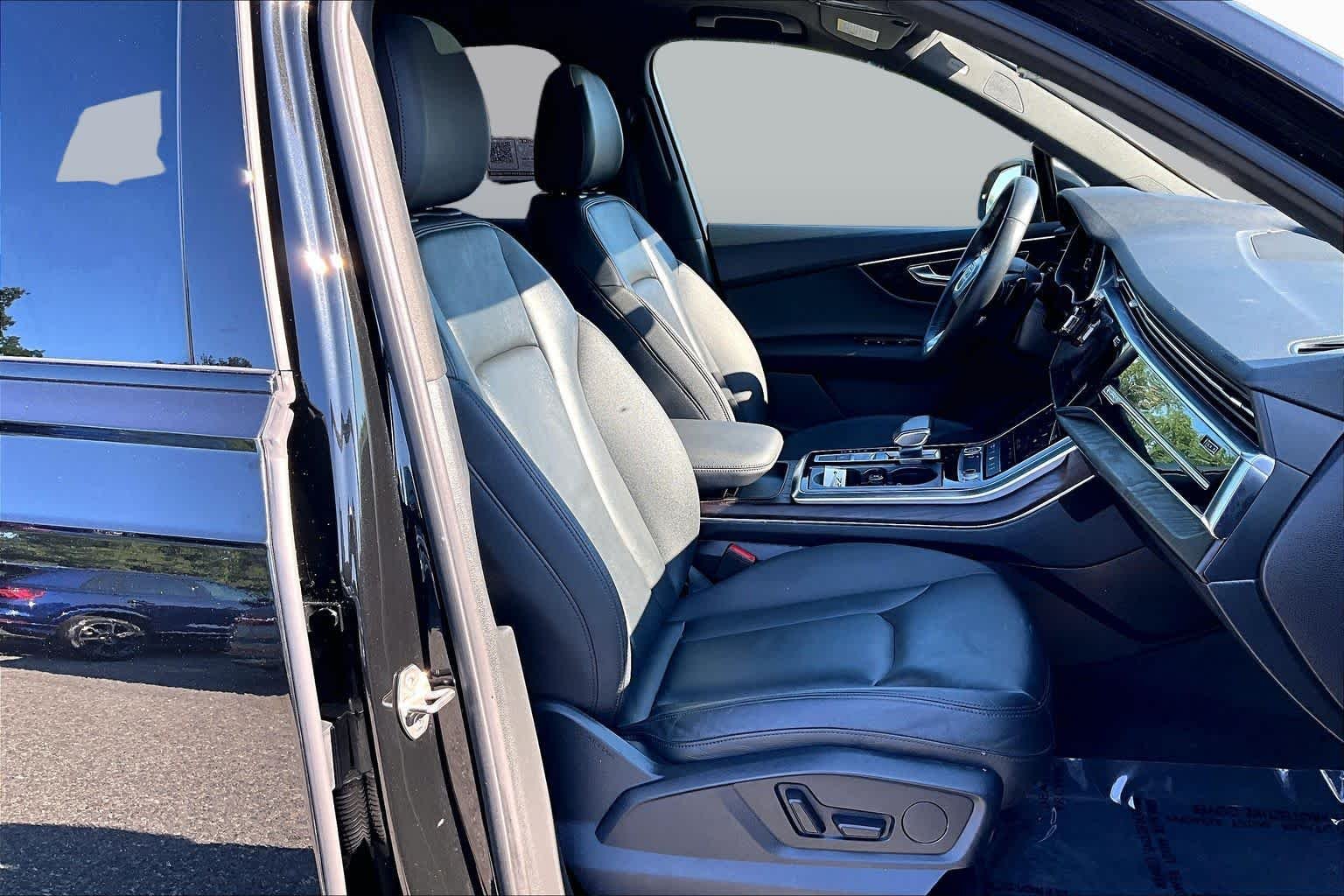 Used 2022 Mythos Black Metallic Audi Premium Plus image 9