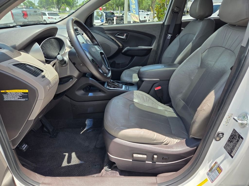 Used 2015 White Hyundai Limited image 4