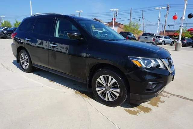 Used 2017 Nissan Pathfinder SL with VIN 5N1DR2MN6HC622469 for sale in Parma, OH