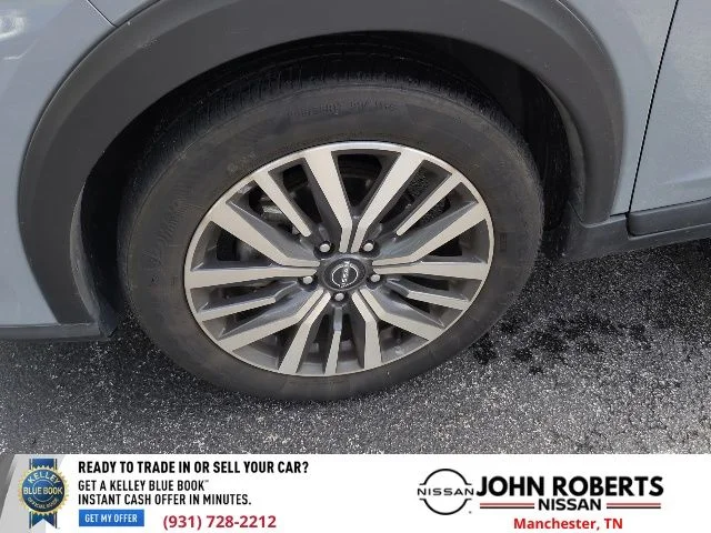 Used 2023 Gray Nissan SV image 4