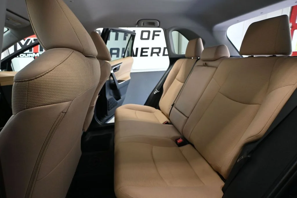 2022 Toyota RAV4 LE - Photo 37