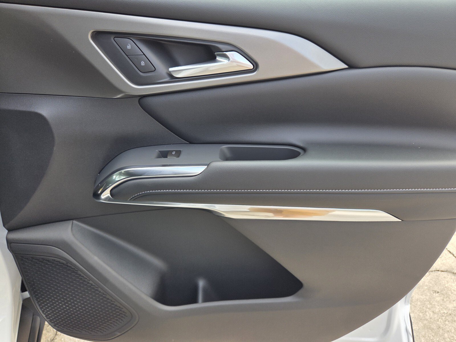 2027 Chevrolet Traverse LT - Photo 13