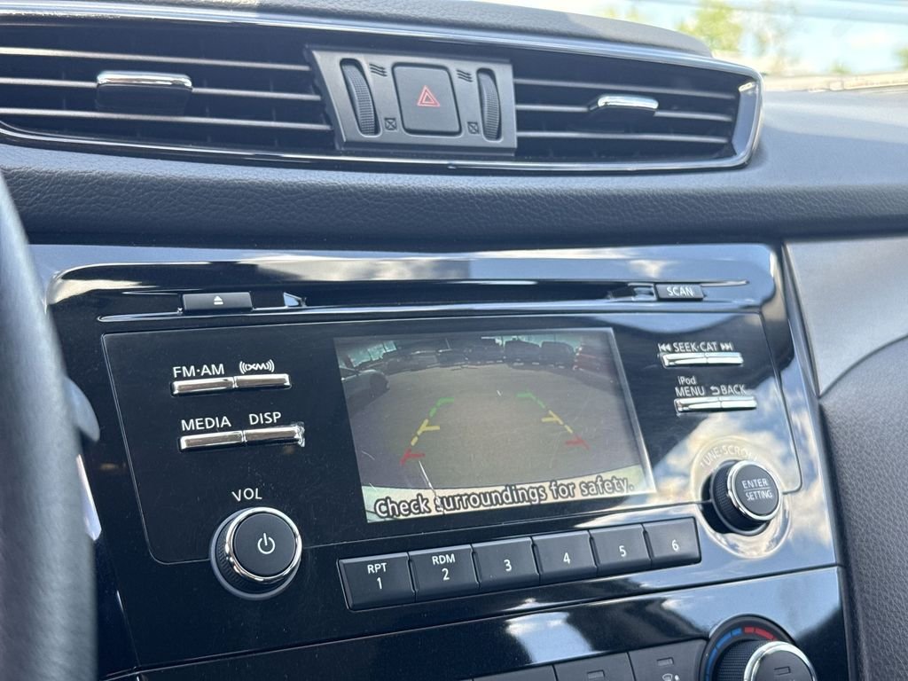 Used 2018 White Nissan S image 17