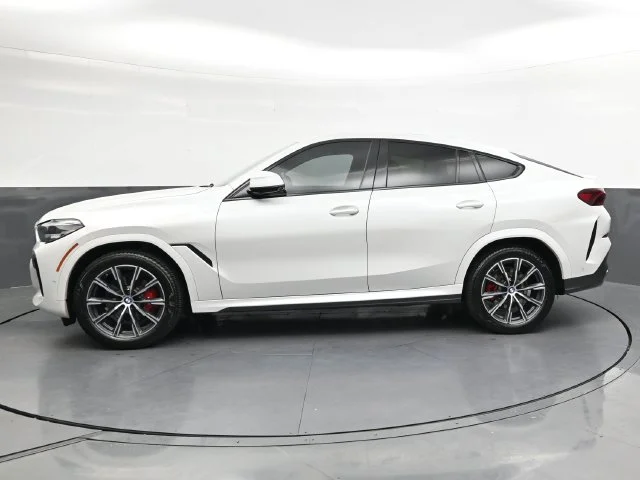 Used 2021 White BMW sDrive40i image 9