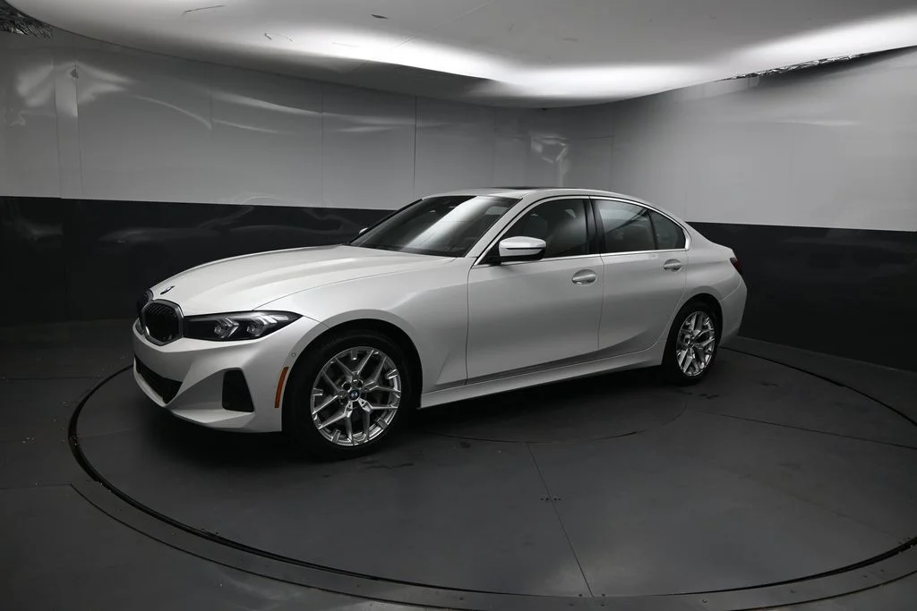 2025 BMW 3 Series 330i xDrive Sedan's photo