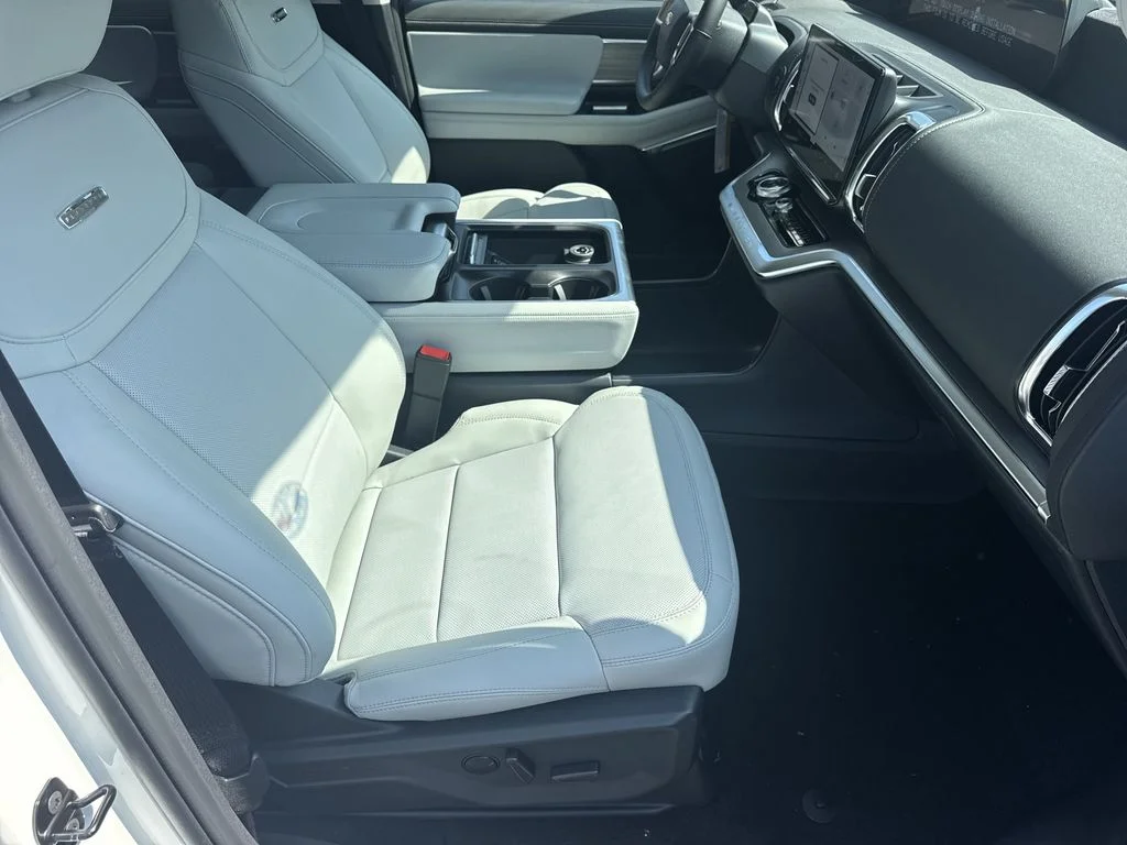 New 2027 White Ford Platinum image 13
